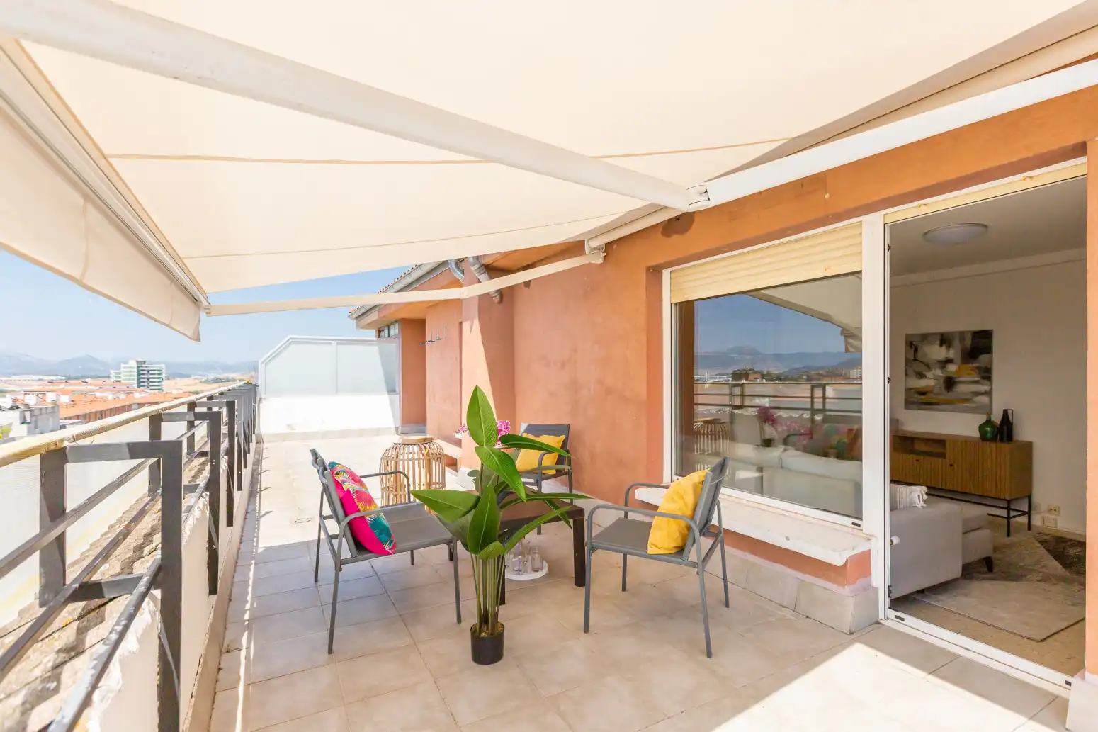 Terrasse von Dachboden zur Miete in  Pamplona / Iruña mit Möbliert