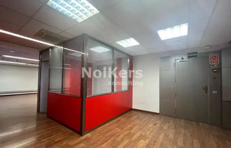 Office for sale in Barcelona  with Air Conditioner and Heating
