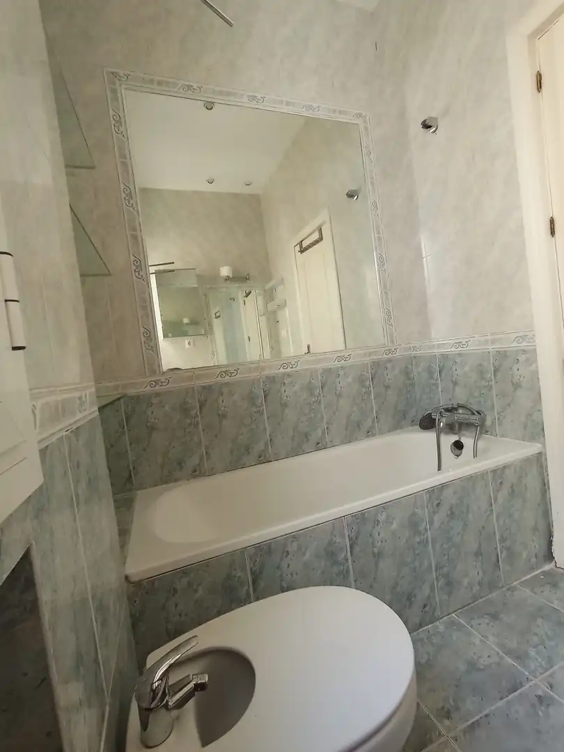 Baño de Piso de alquiler en Madrid con Aire acondicionado, Calefacción y Parquet