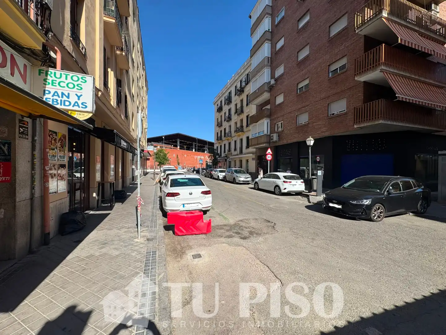 Vista exterior de Piso en venta en Madrid con Calefacción y Amueblado