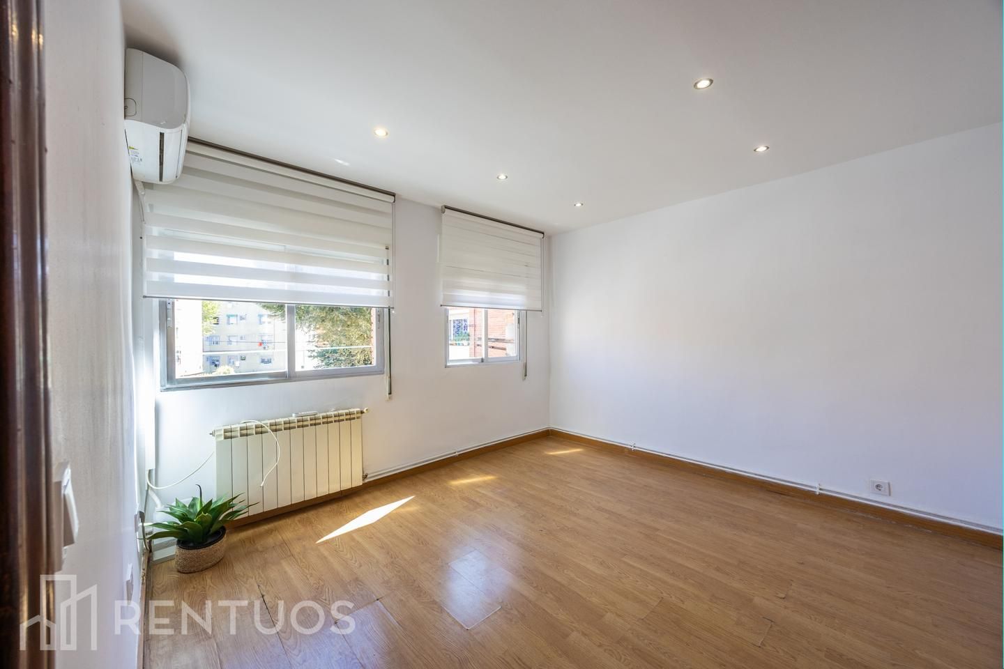 Bedroom of Flat to rent in  Madrid Capital  with Air Conditioner and Heating