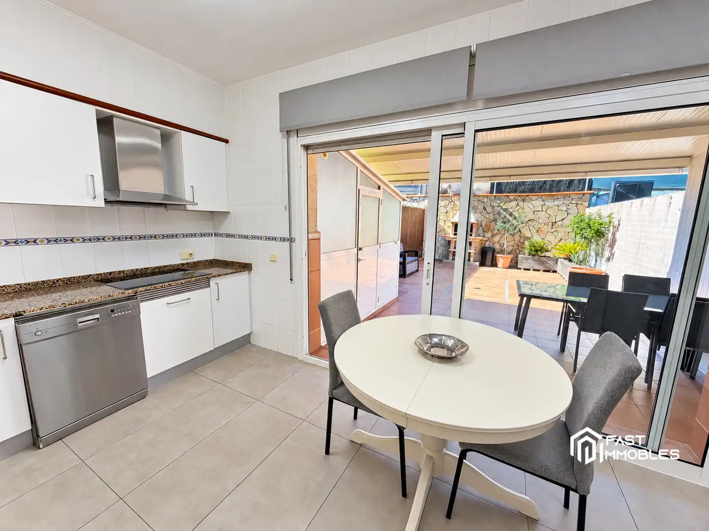 Kitchen of Detached homes for sale in Ponent