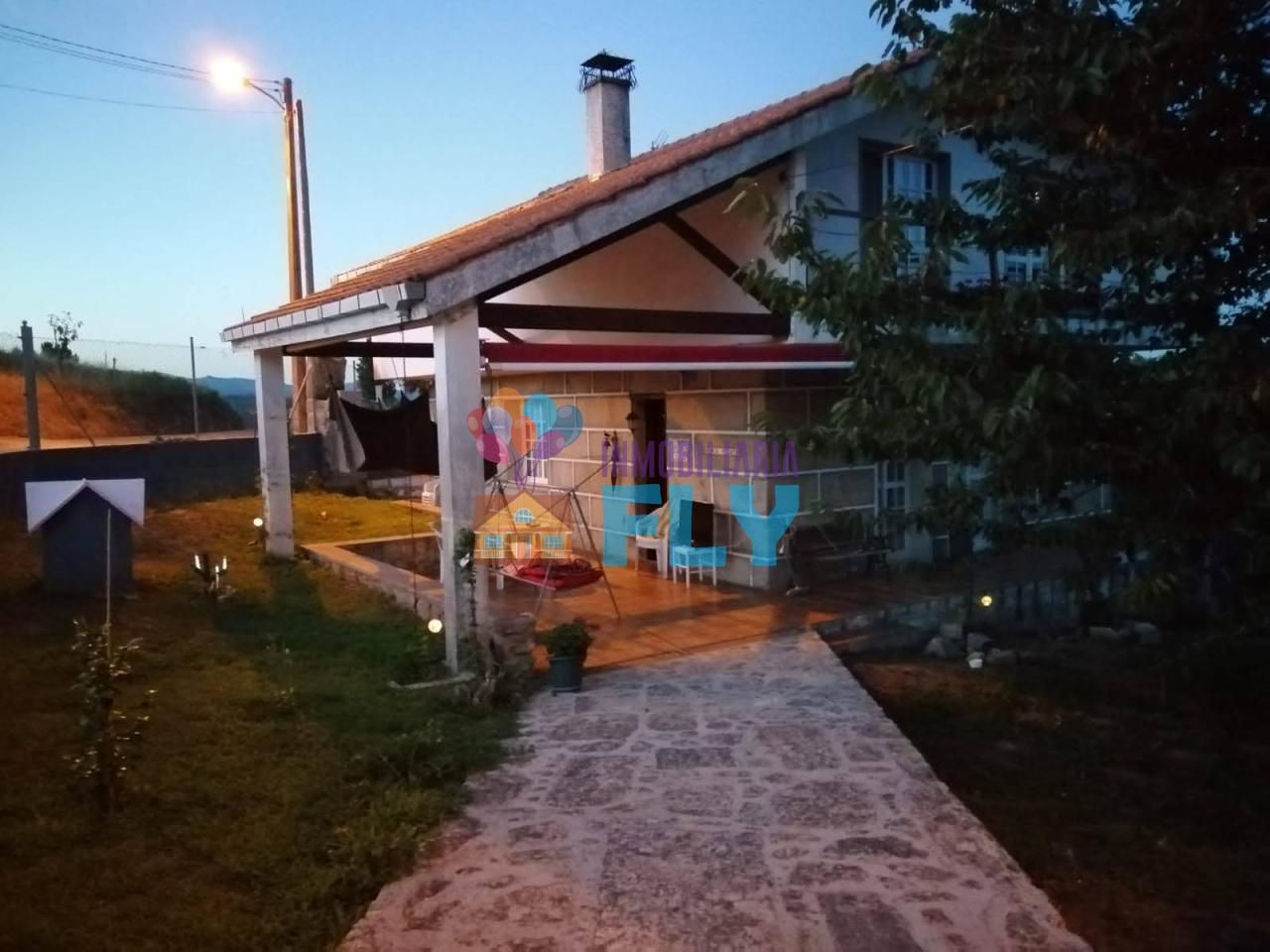 Jardí de Casa o xalet en venda en Punxín amb Calefacció, Jardí privat i Moblat