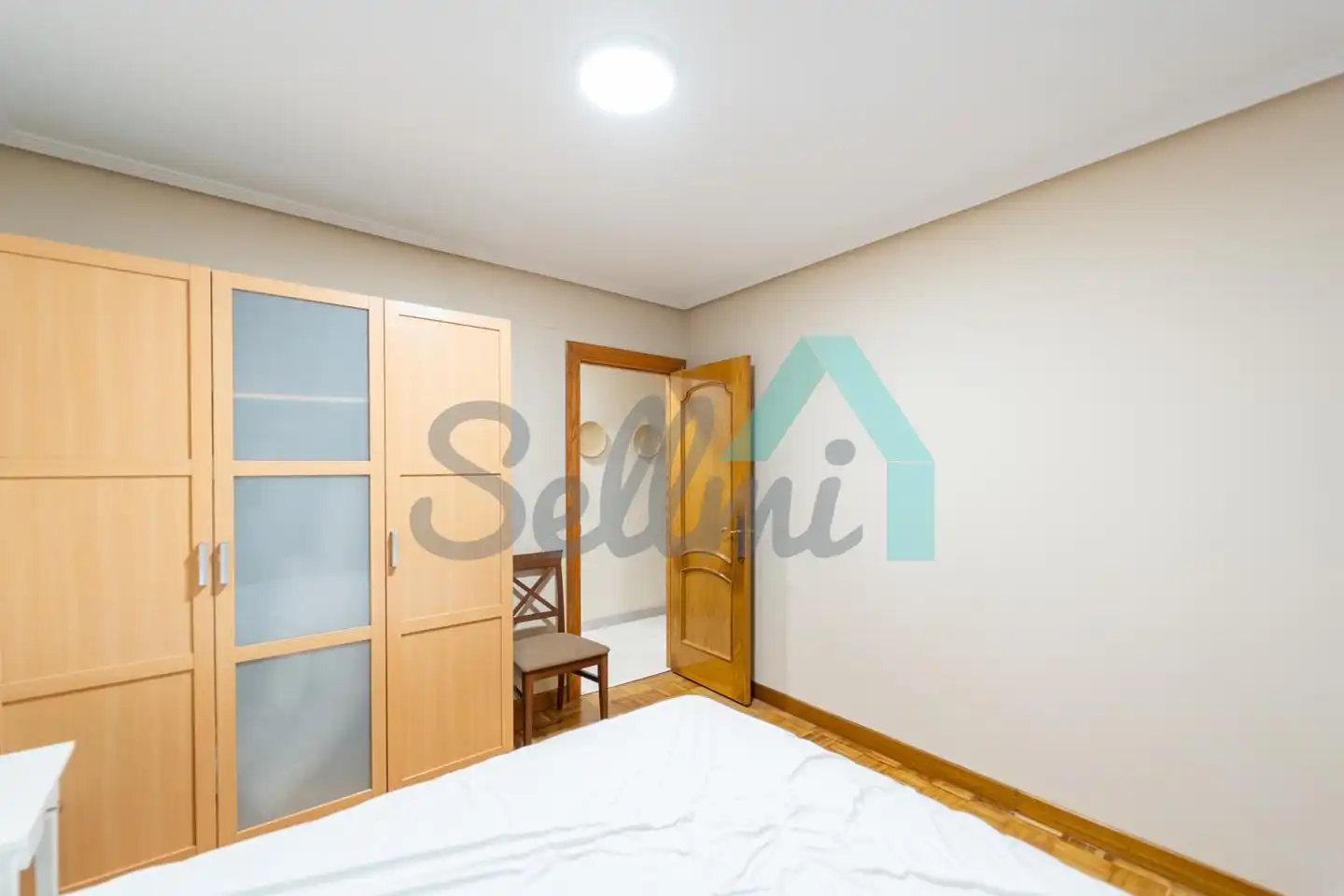 Schlafzimmer von Wohnung zur Miete in Parres mit Heizung, Parkett und Terrasse