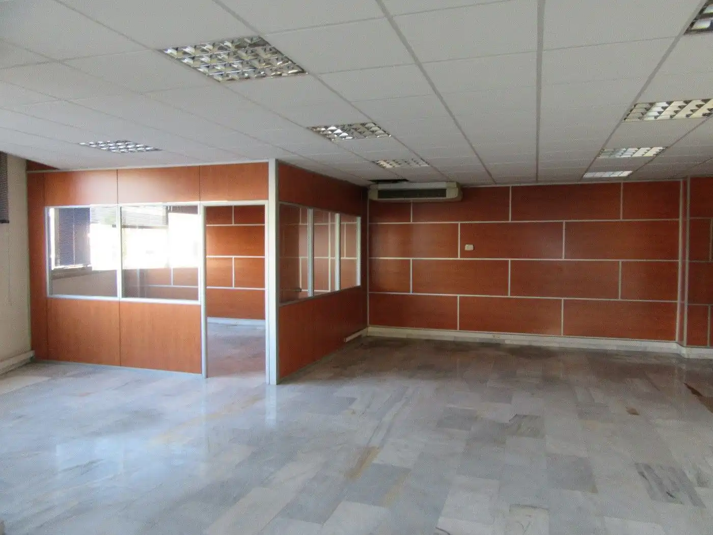 Oficina de alquiler en Montcada i Reixac con Aire acondicionado
