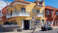 Vista exterior de Casa o xalet en venda en Guía de Isora amb Terrassa