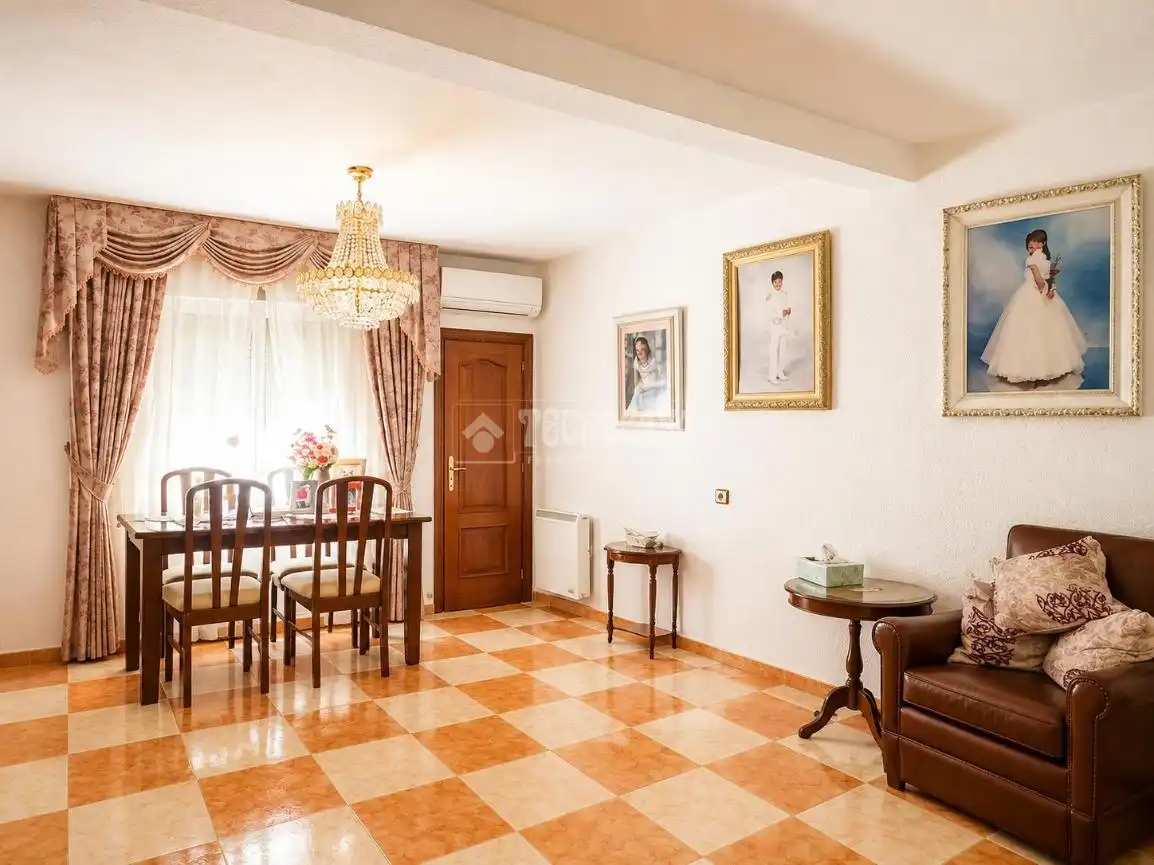 Living room of Houses for sale in Pinto  with Air Conditioner and Heating