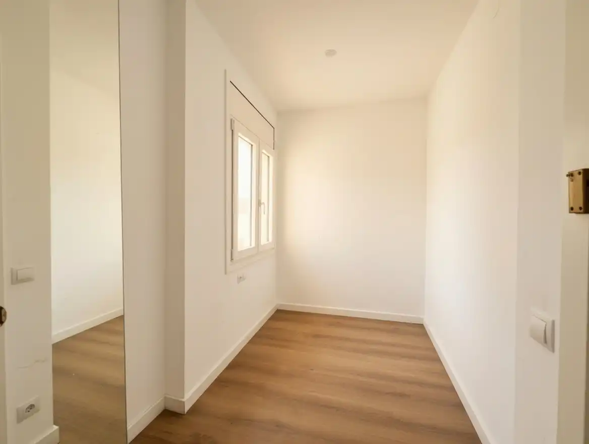 Flat for sale in Barcelona  with Air Conditioner, Oven and Washing machine