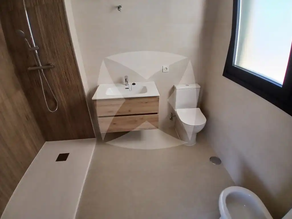 Badezimmer von Wohnung zur Miete in Badajoz mit Klimaanlage, Privatgarten und Terrasse