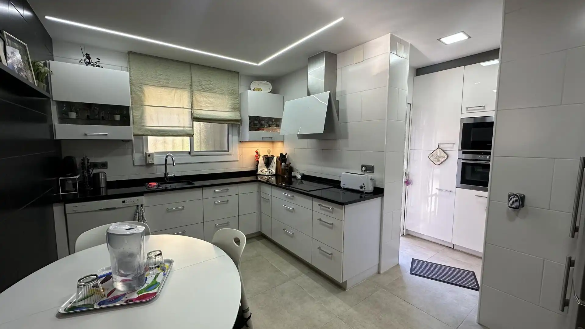 Cocina de Casa adosada en venta en Sant Celoni con Calefacción, Jardín privado y Terraza