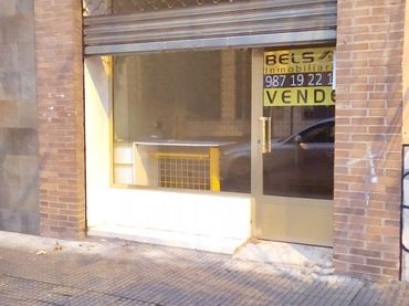 Locale commerciale in vendita a Flores de Sil - La Placa