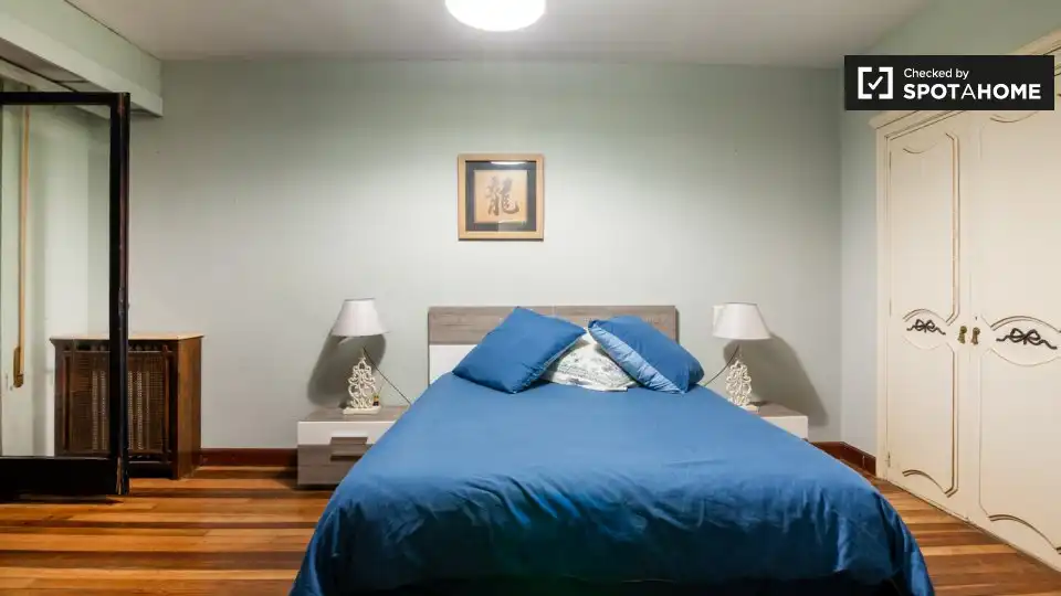 Habitación de Piso de alquiler en Bilbao  con Aire acondicionado, Calefacción y Amueblado