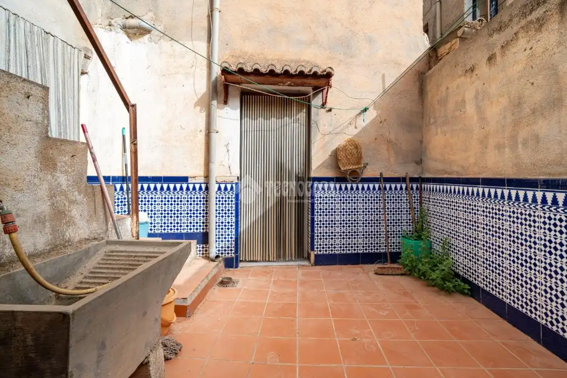 Vista exterior de Casa adosada en venda en Villamena amb Terrassa