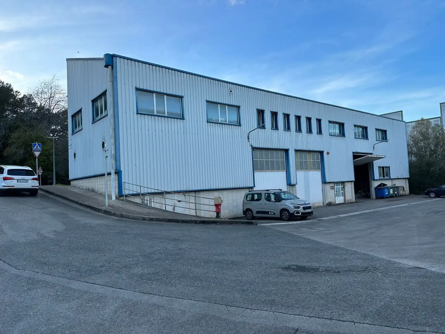 Außenansicht von Fabrikhallen zum Verkauf in Asteasu