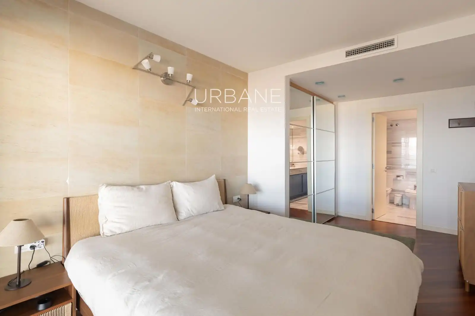 Habitación de Ático de alquiler en Barcelona con Aire acondicionado, Calefacción y Amueblado