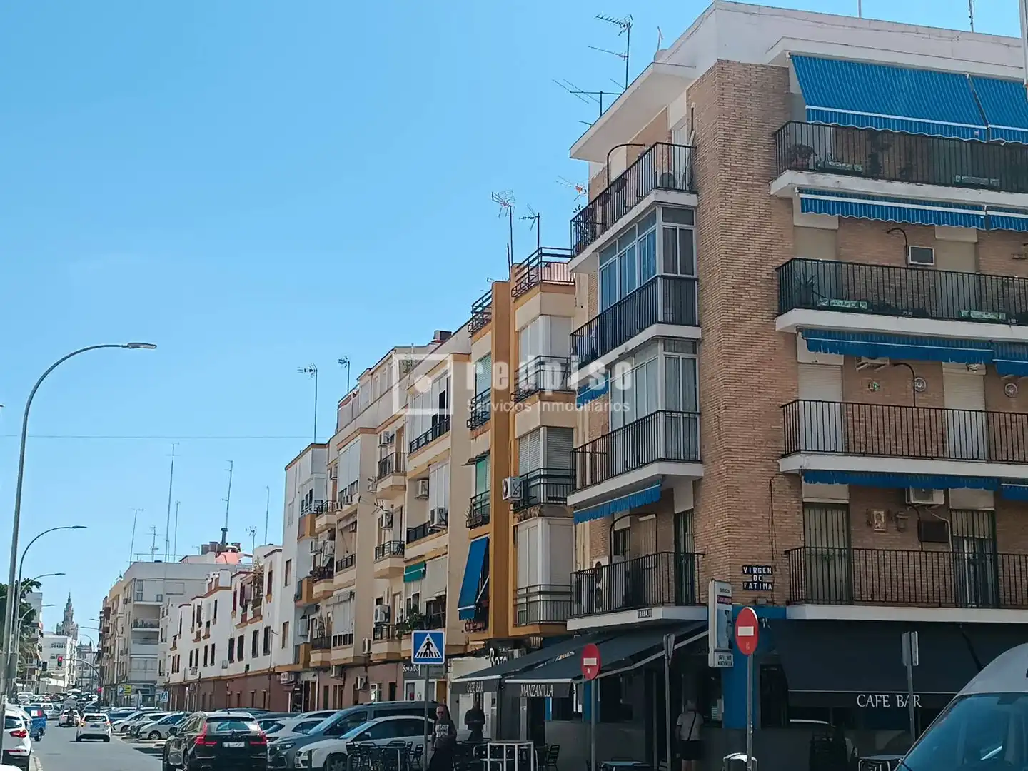 Vista exterior de Àtic de lloguer en Sevilla amb Aire condicionat, Terrassa i Moblat