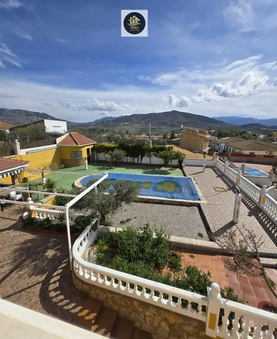 Piscina de Casa o xalet en venda en  Jaén Capital amb Calefacció, Traster i Piscina