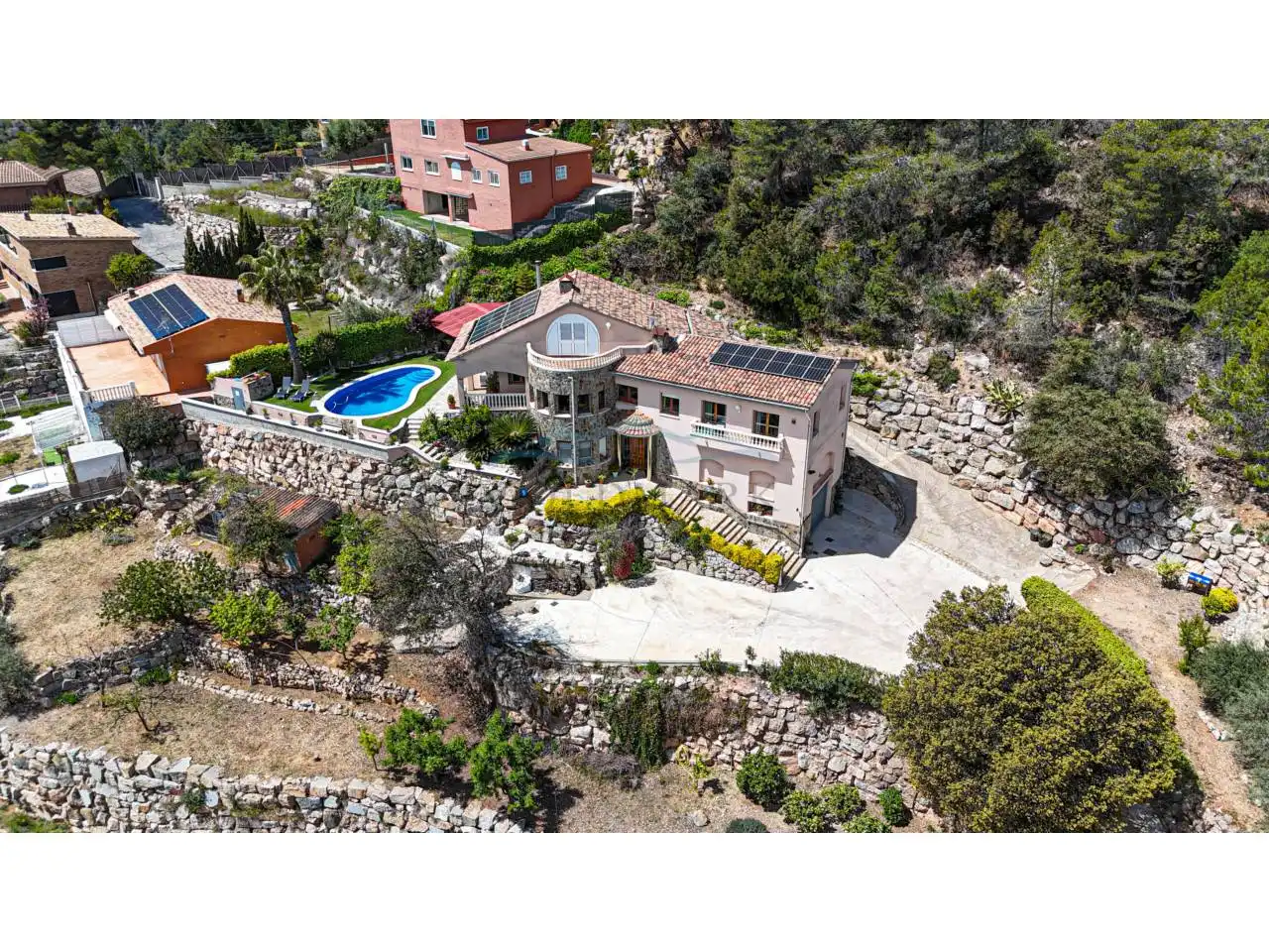 Vista exterior de Casa o xalet en venda en Corbera de Llobregat amb Aire condicionat, Calefacció i Jardí privat