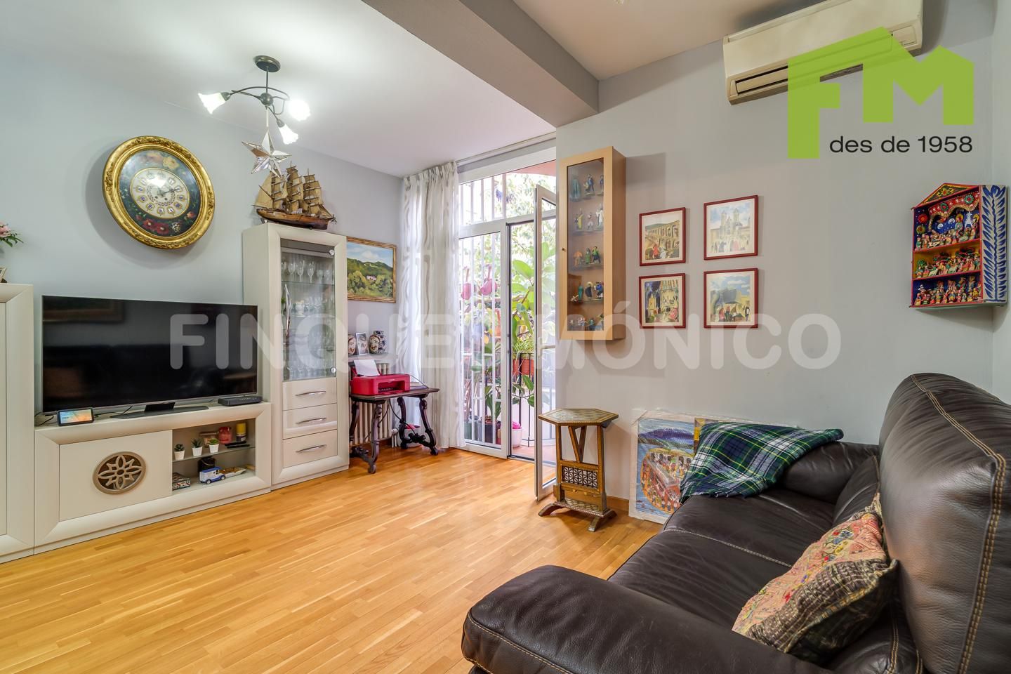 Living room of Flat for sale in  Barcelona Capital  with Air Conditioner, Heating and Furnished