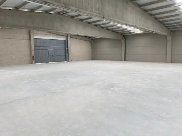 Fabrikhallen zur Miete in Montblanc