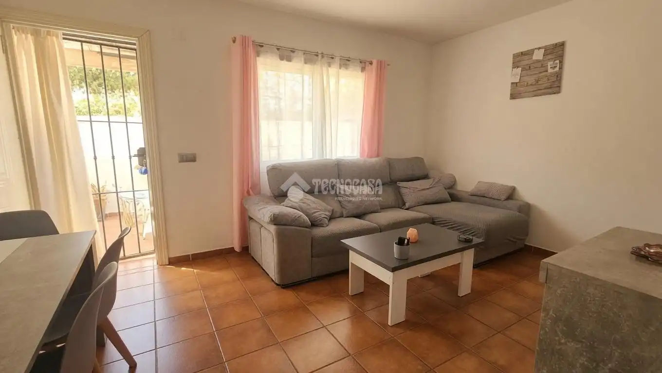 Sala de estar de Casa adosada en venta en Almogía con Aire acondicionado y Terraza
