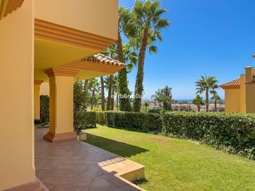 Apartamento con piscina en venta en Calle las Amapolas 5