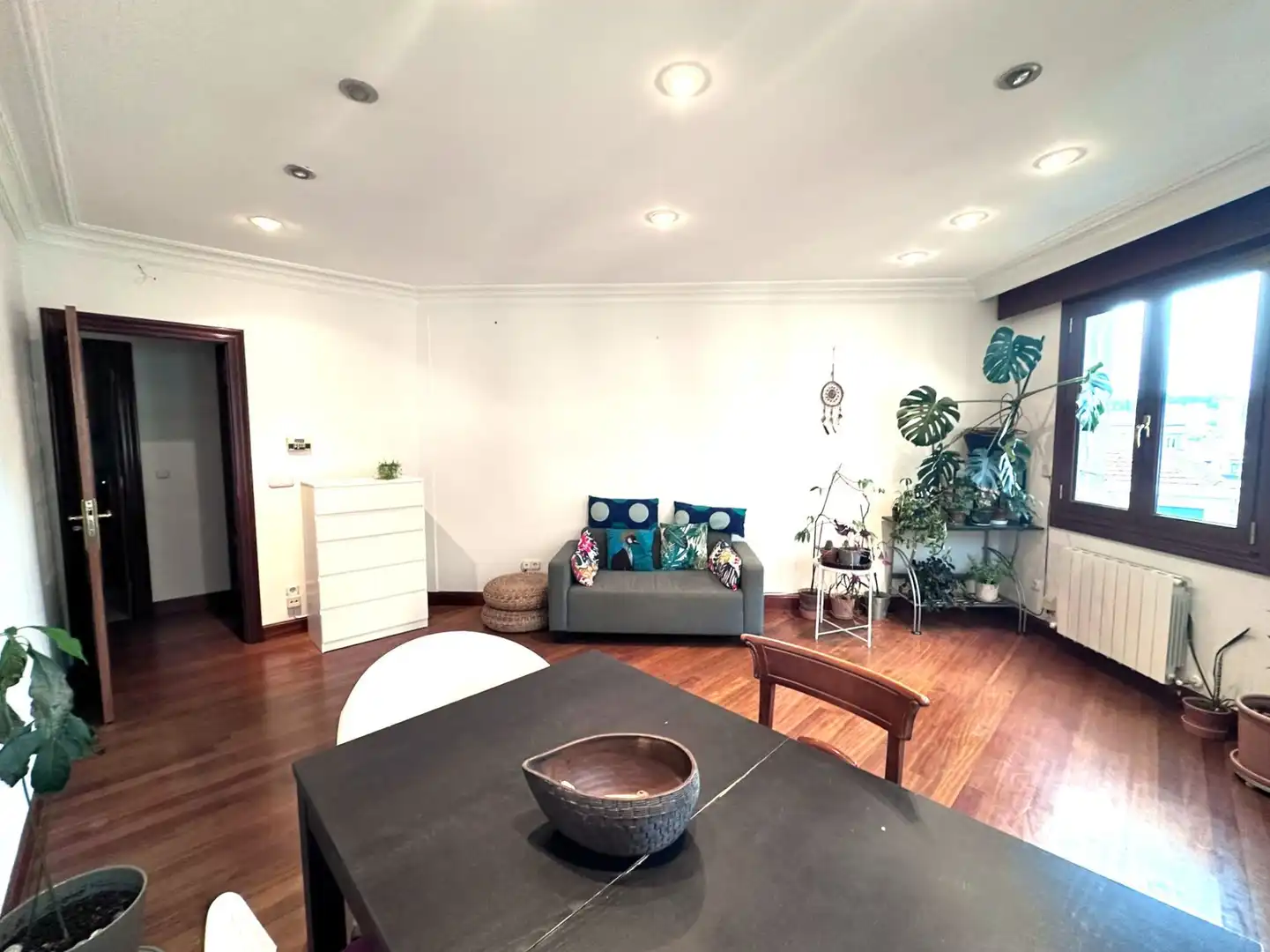 Living room of Flat for sale in Bilbao   with Heating, Terrace and Furnished
