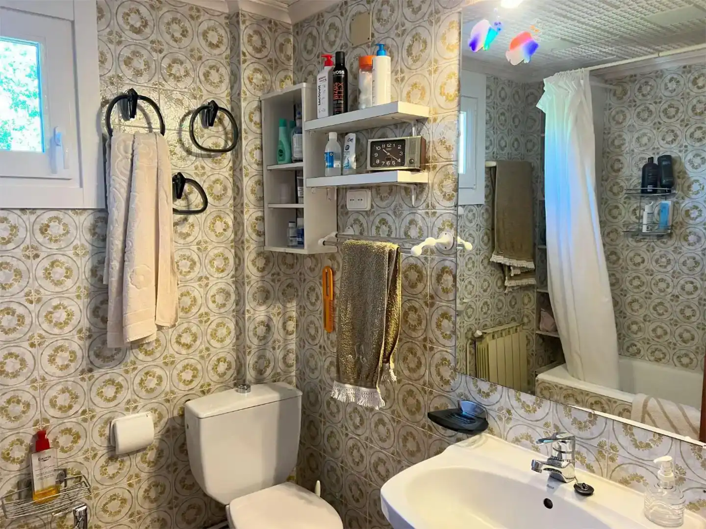 Bathroom of Flat for sale in Camporrobles  with Private garden, Storage room and Furnished