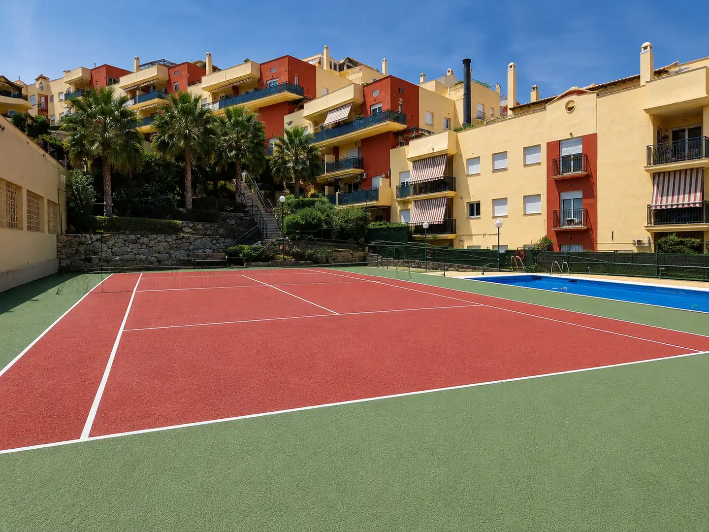 Vista exterior de Dúplex en venda en Vélez-Málaga amb Aire condicionat, Terrassa i Piscina comunitària