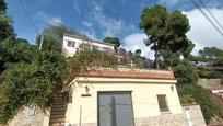 Exterior view of House or chalet for sale in Sant Cebrià de Vallalta  with Terrace and Balcony