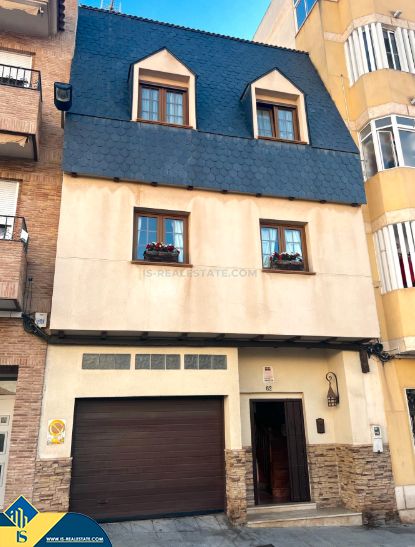 Vista exterior de Casa o xalet en venda en Torrevieja amb Terrassa, Piscina i Moblat
