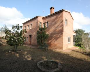 Vista exterior de Casa o xalet en venda en La Roca del Vallès amb Calefacció, Jardí privat i Parquet