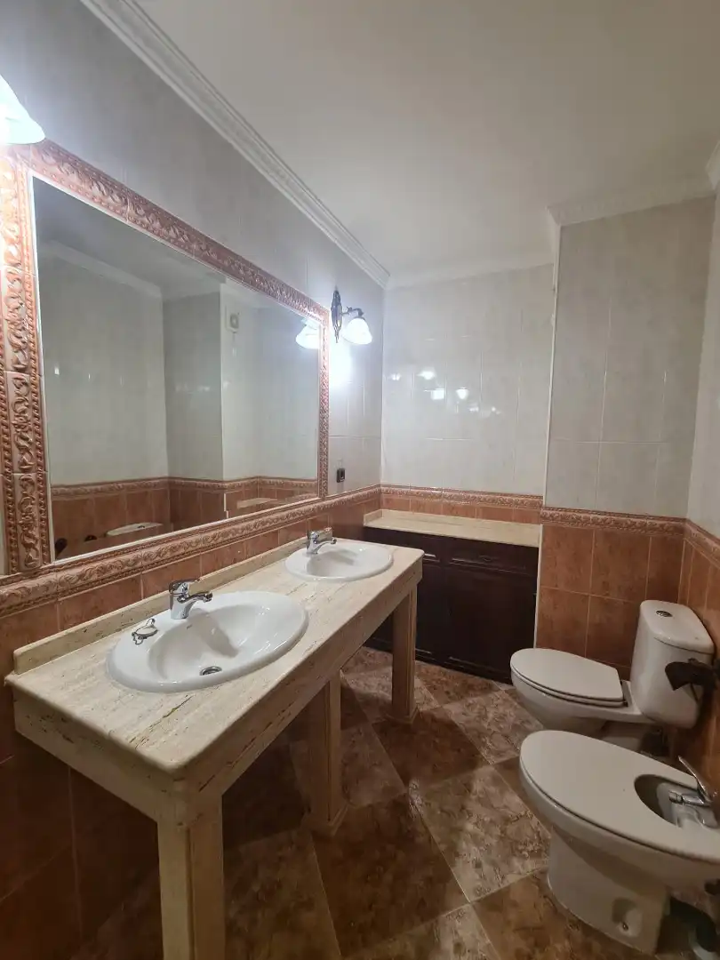 Baño de Piso de alquiler en Córdoba con Aire acondicionado, Calefacción y Amueblado