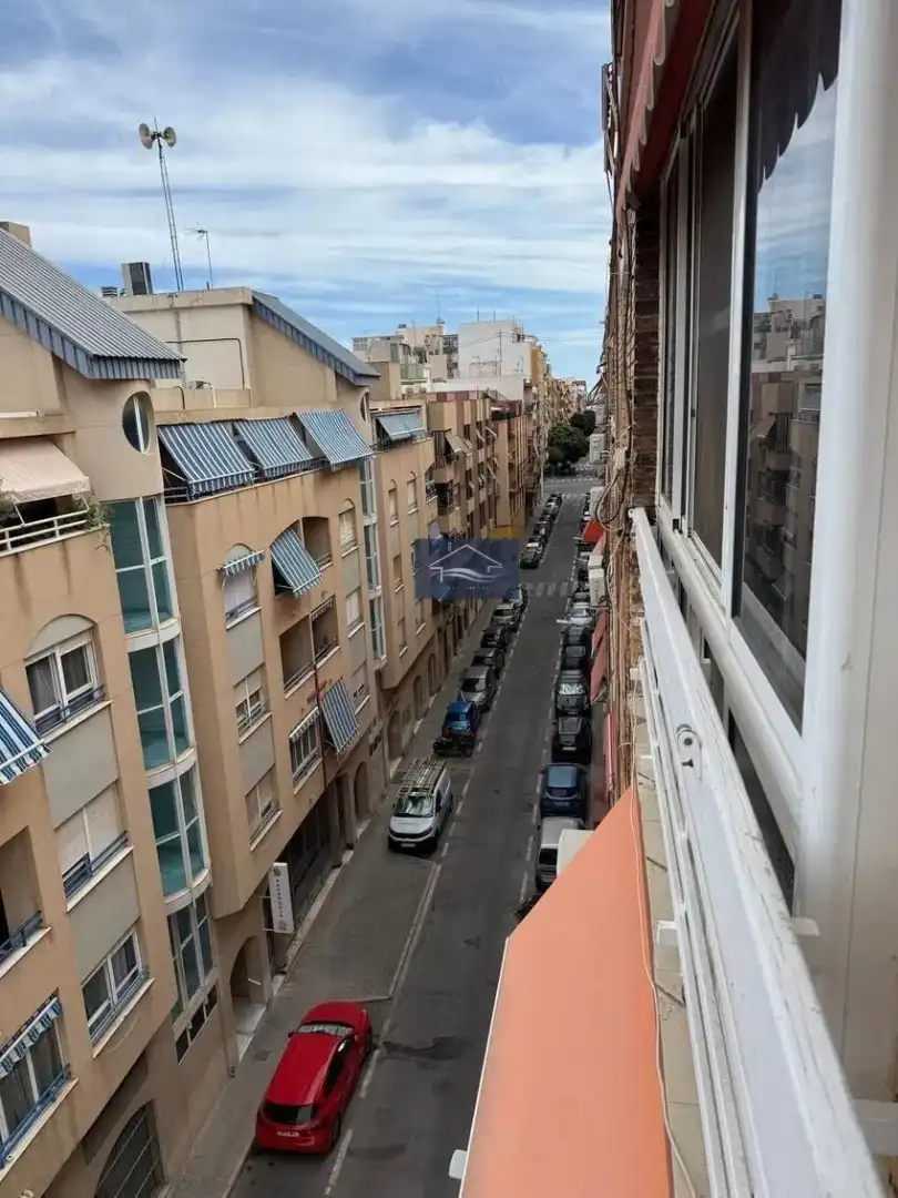 Vista exterior de Pis en venda en Alicante / Alacant amb Parquet, Forn i Rentadora