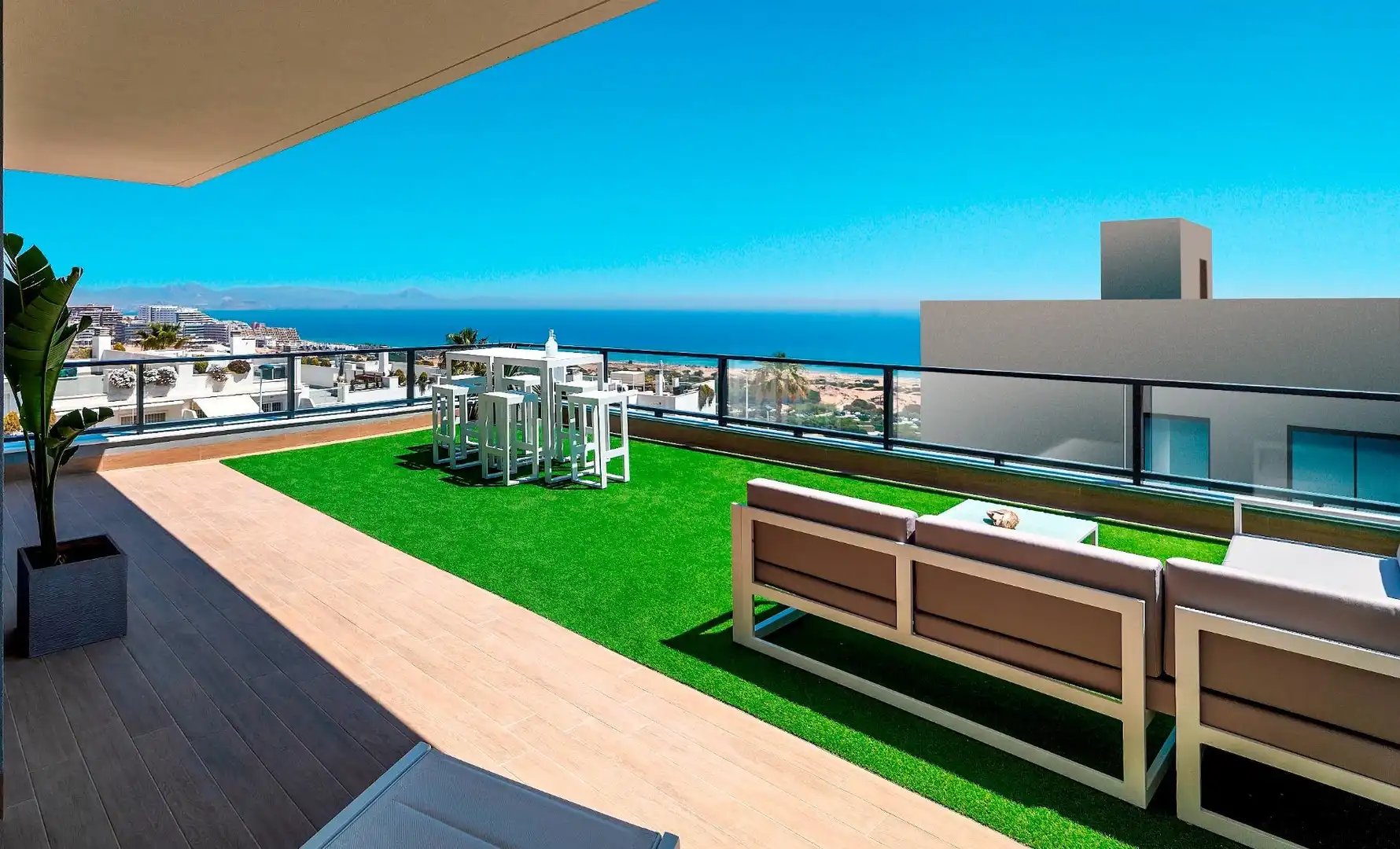 Terrasse von Erdgeschoss zum Verkauf in Santa Pola mit Klimaanlage, Heizung und Privatgarten