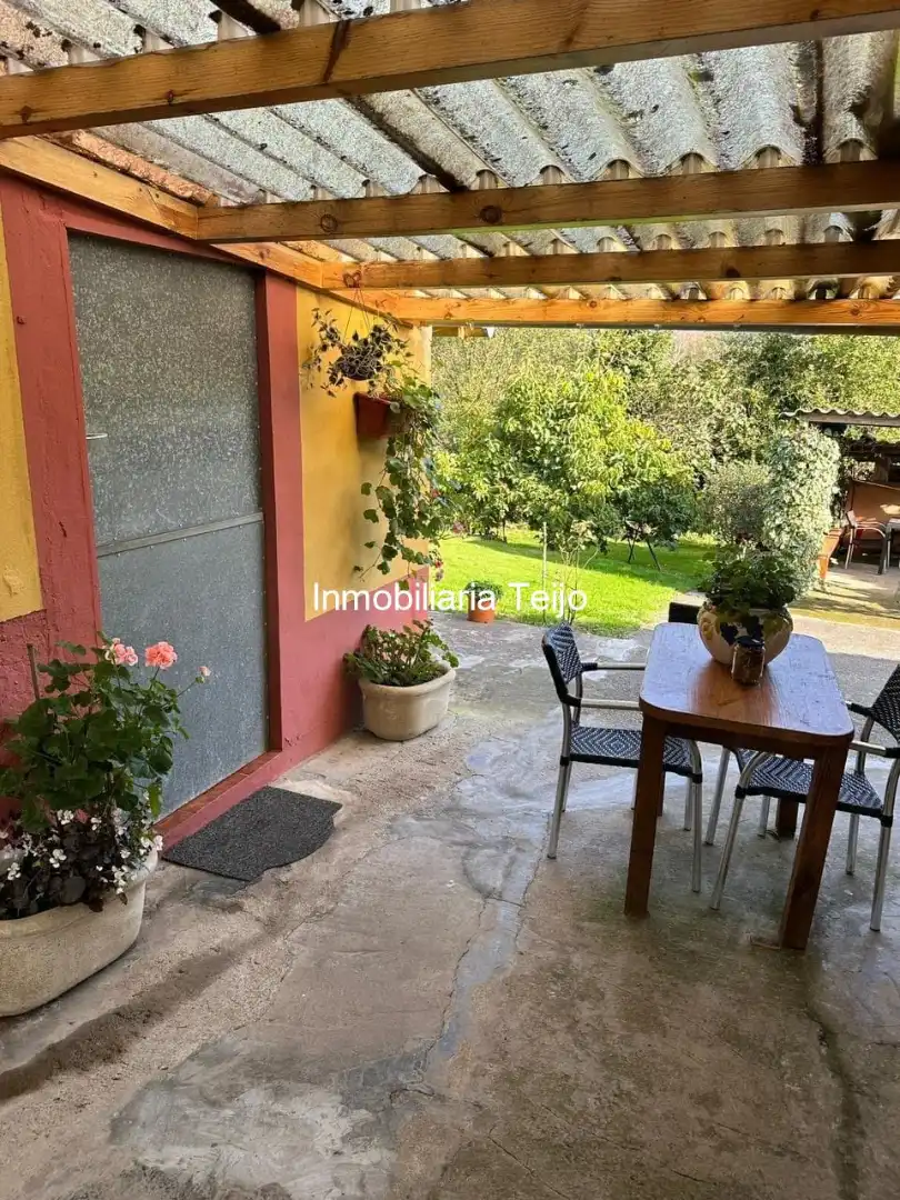 Garden of Houses for sale in Moeche