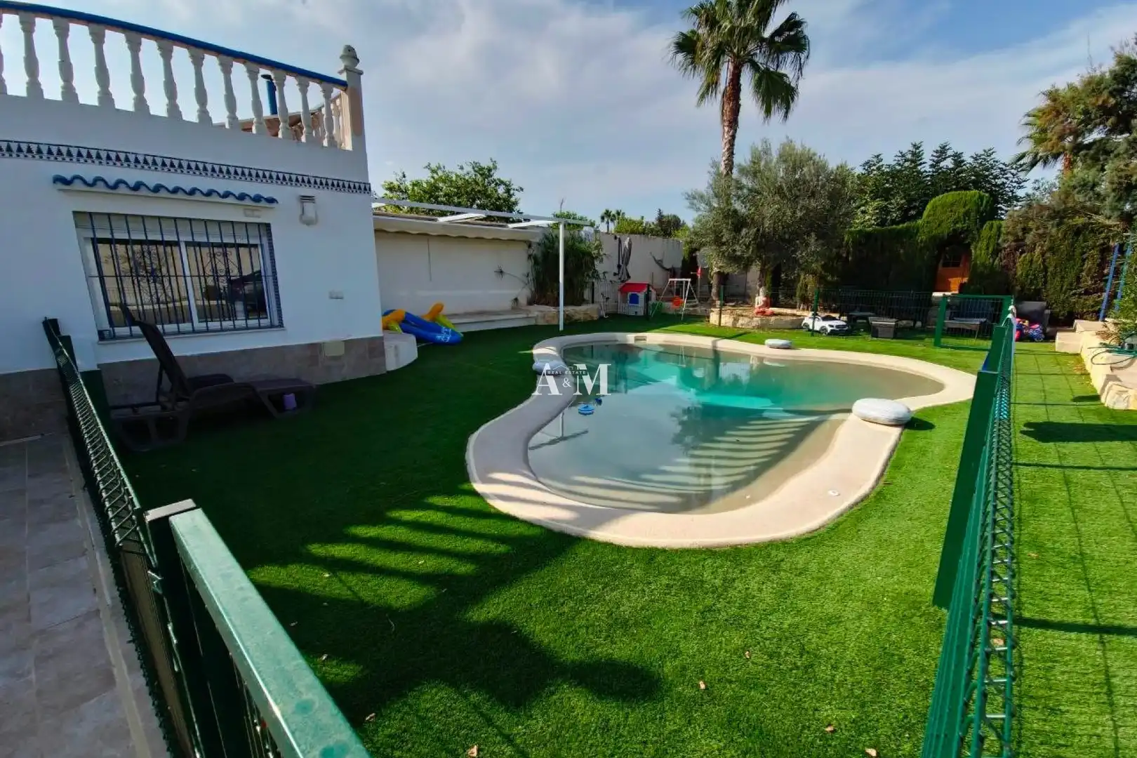 Piscina de Casa adosada de lloguer en Los Montesinos amb Aire condicionat, Calefacció i Jardí privat