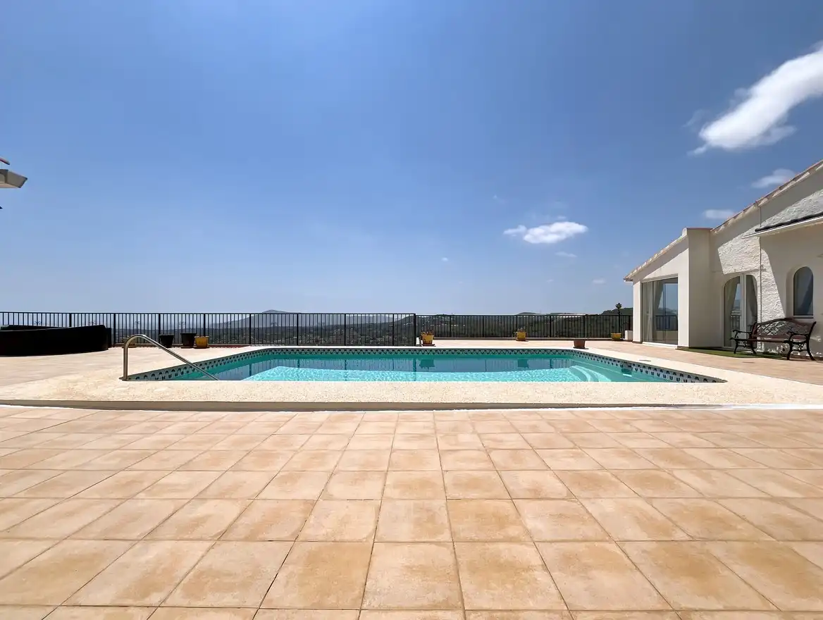 Piscina de Casa o xalet en venda en Callosa d'en Sarrià amb Aire condicionat, Jardí privat i Terrassa