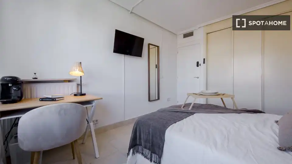 Bedroom of Flat for rent in Madrid  with Air Conditioner, Heating and Furnished