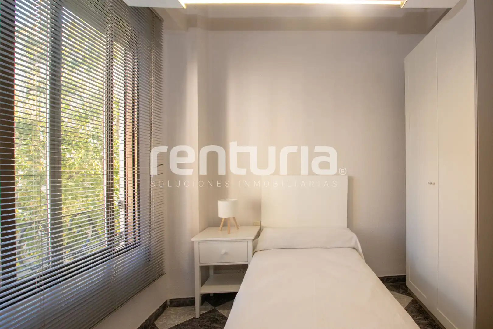 Bedroom of Flat for rent in Extramurs