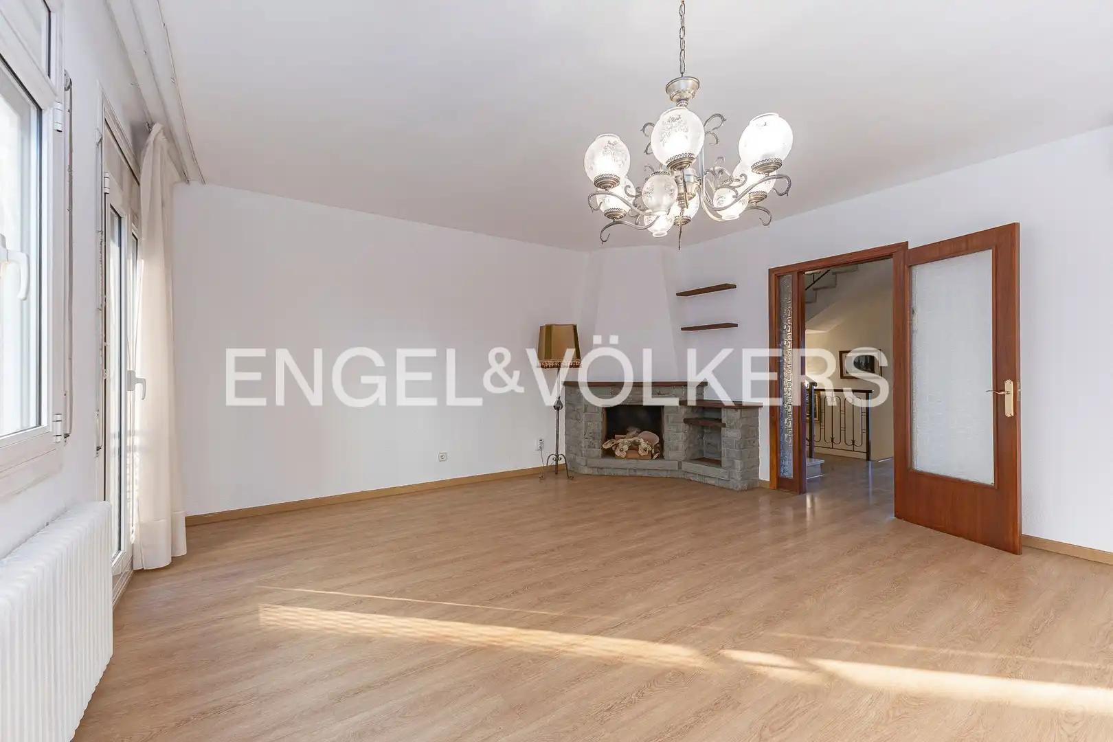 Sala d'estar de Casa adosada en venda en Centre - Sant Oleguer