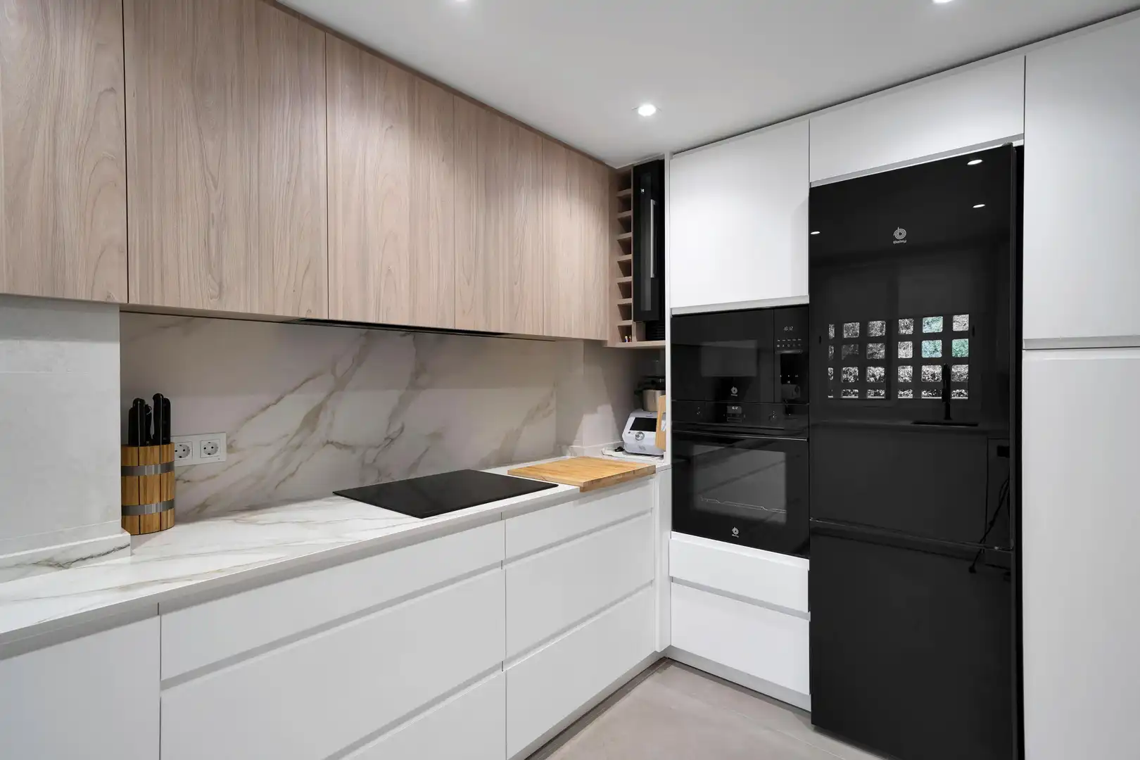 Cocina de Apartamento en venta en Marbella con Aire acondicionado, Calefacción y Jardín privado