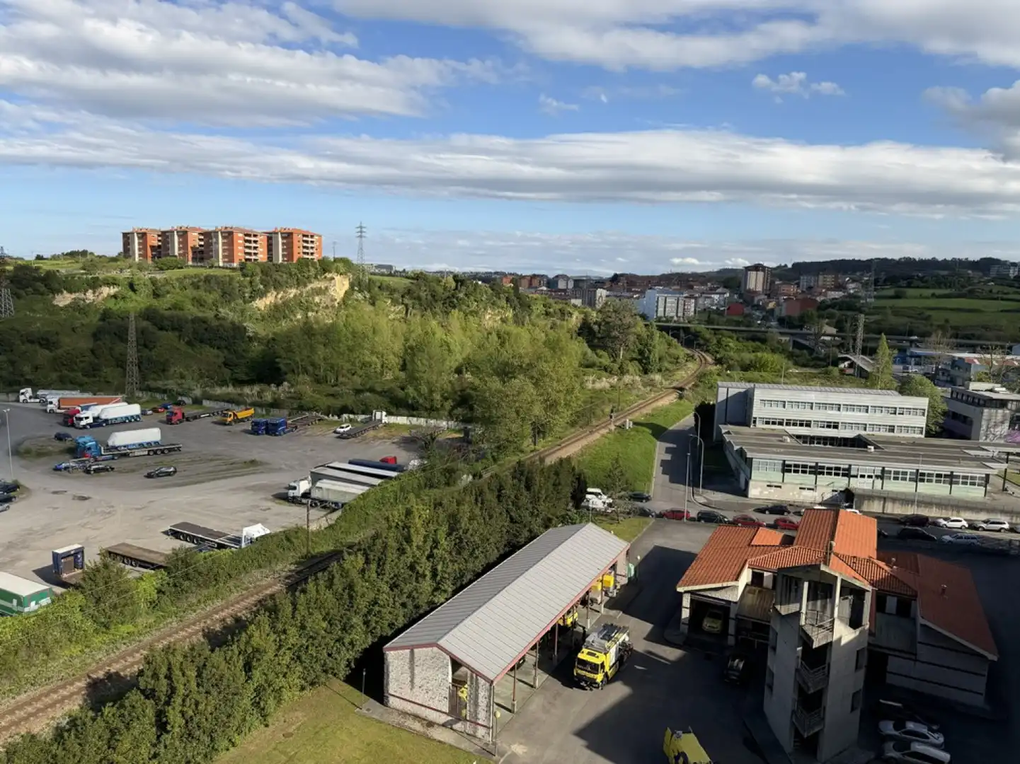 Parking de Piso en venta en Avilés con Calefacción, Parquet y Terraza