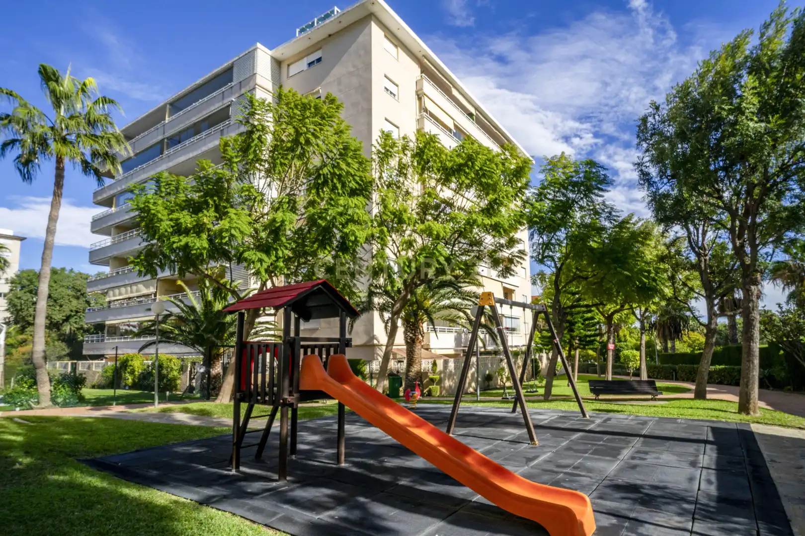 Vista exterior de Pis en venda en Benalmádena amb Forn i Rentadora