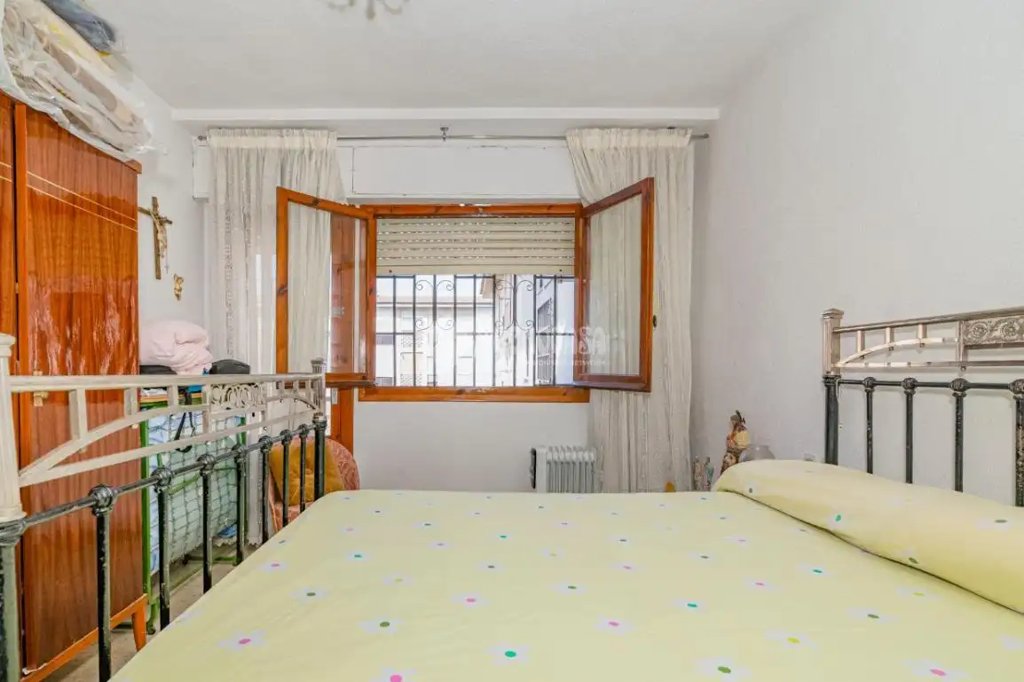 Habitación de Piso en venta en Granada con Calefacción, Amueblado y Balcón