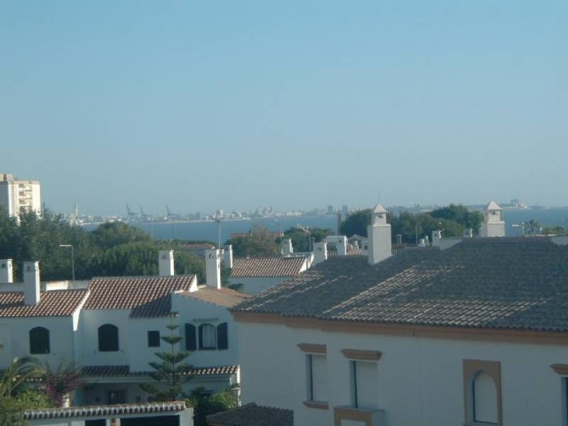 Vista exterior de Casa adosada de lloguer en El Puerto de Santa María amb Terrassa