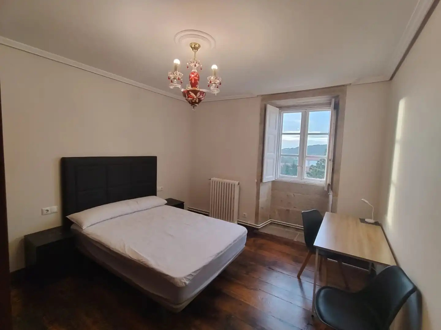 Habitación de Piso para compartir en Santiago de Compostela  con Calefacción, Parquet y Amueblado