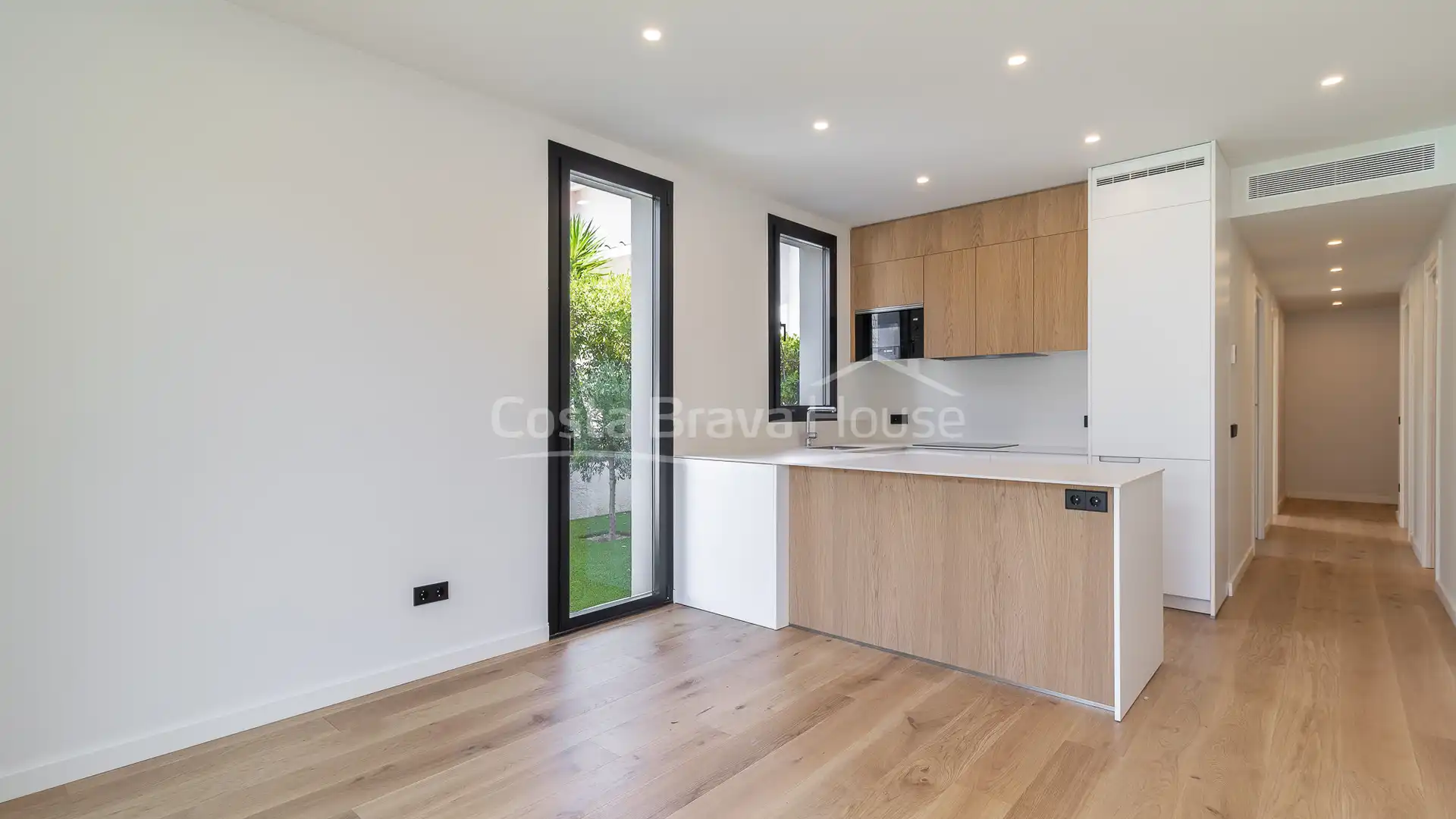 Cuina de Apartament en venda en Palamós amb Aire condicionat, Calefacció i Jardí privat
