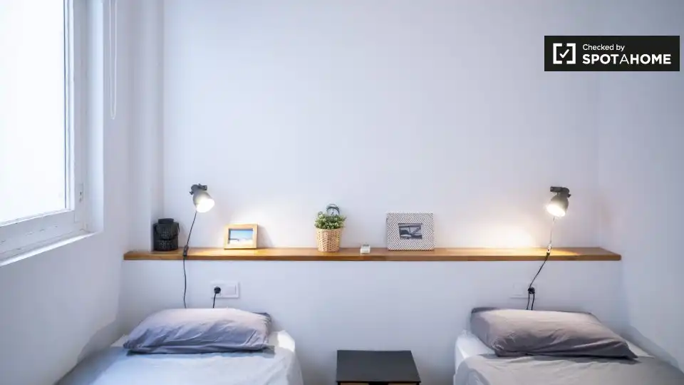 Habitación de Piso de alquiler en Valencia con Aire acondicionado, Calefacción y Amueblado