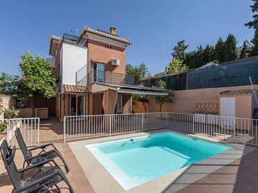 Casa con balcón en venta en Calle LIMA